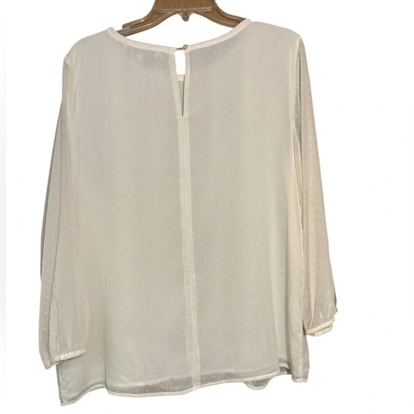 LOFT Cream Ruffle Relaxed Fit size large - Picture 3 of 7